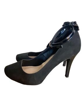 TORRID Black Velvety Heels Closed Toe Ankle Strap Bow Tie Microsuede Size 10.5